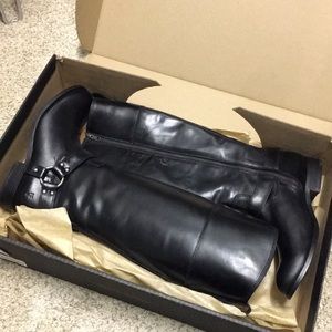 Barely Worn Black FRYE Melissa Harness Inside Zip - sz 8.5